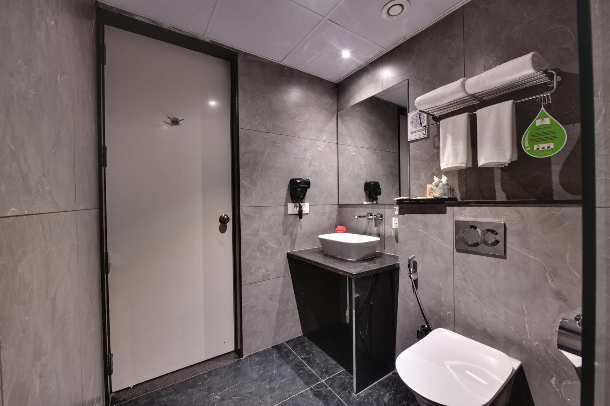 Click Hotel Vista-International Airport Dod Jala 외부 사진